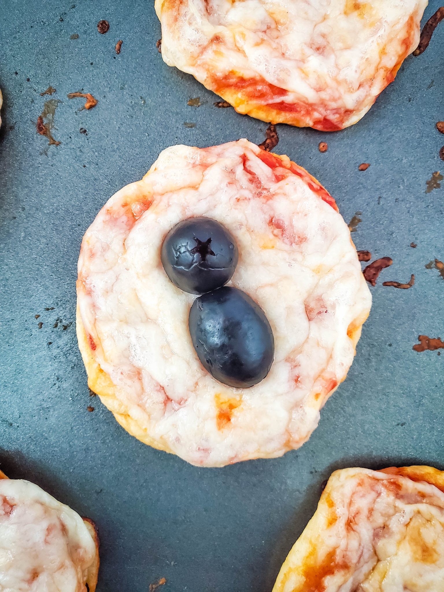 Easy Halloween Spider Mini Pizza Bites