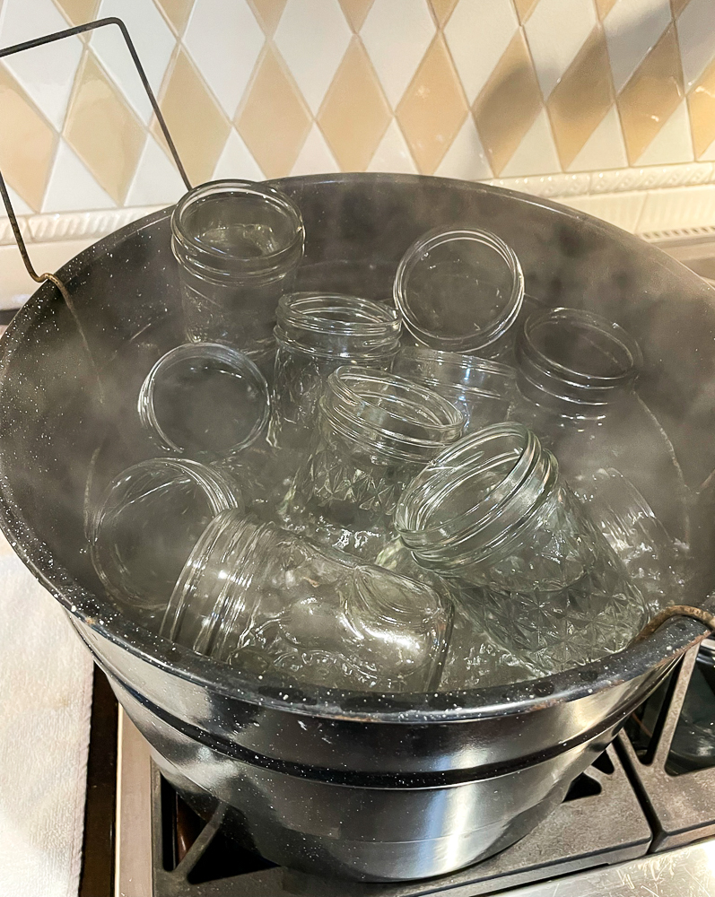 Sterilizing jars for canning