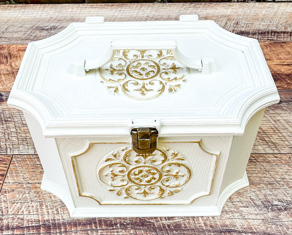 A vintage 1970s Max Klein sewing basket gets a makeover.