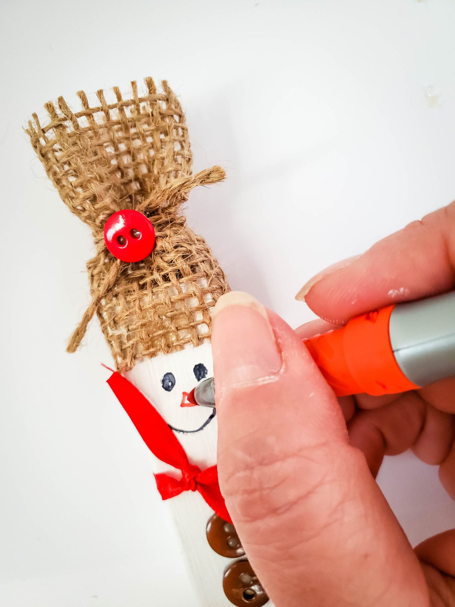 Step-by-Step Tutorial to Make Jenga Snowmen