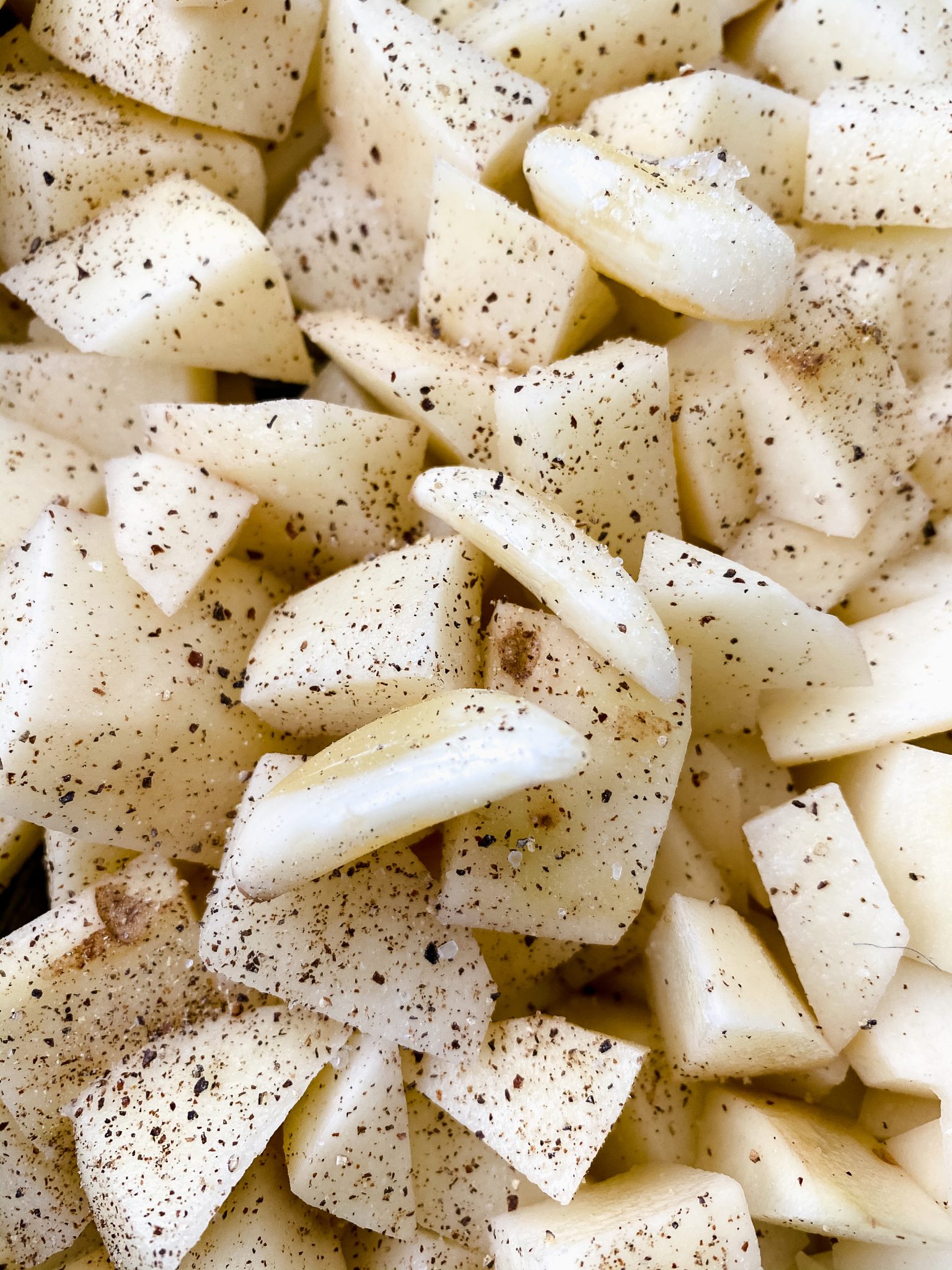 Step-by-step instructions to make mashed potatoes in a crockpot