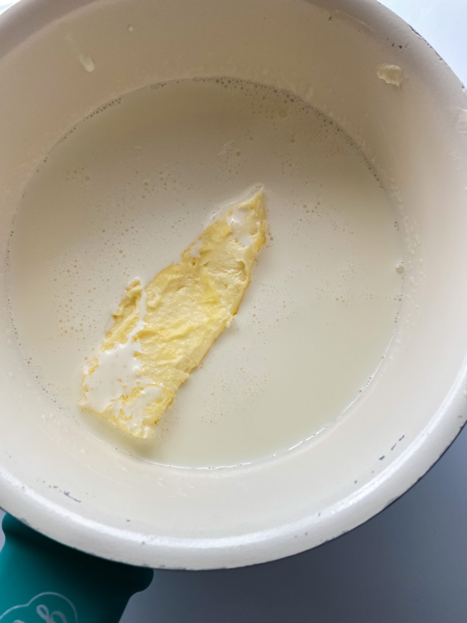 Step-by-step instructions to make mashed potatoes in a crockpot