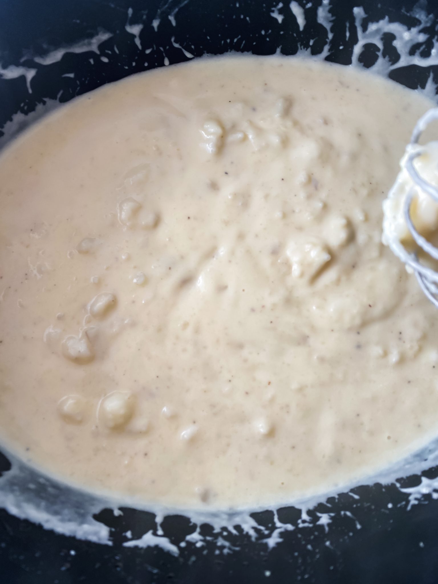 Step-by-step instructions to make mashed potatoes in a crockpot