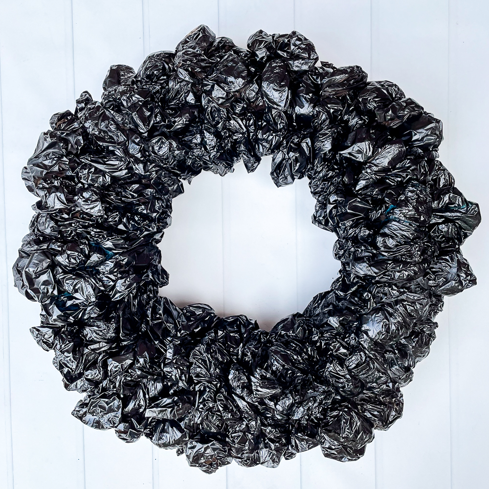 Step-by-step tutorial to make an upcycled plastic bag Halloween wreath