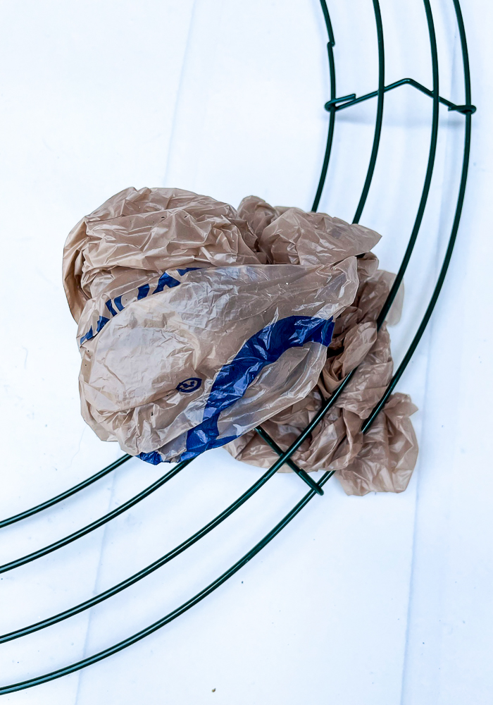 Step-by-step tutorial to make an upcycled plastic bag Halloween wreath