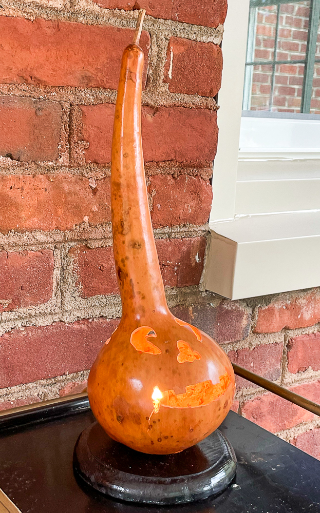 Jack-o-Lantern gourd lamp
