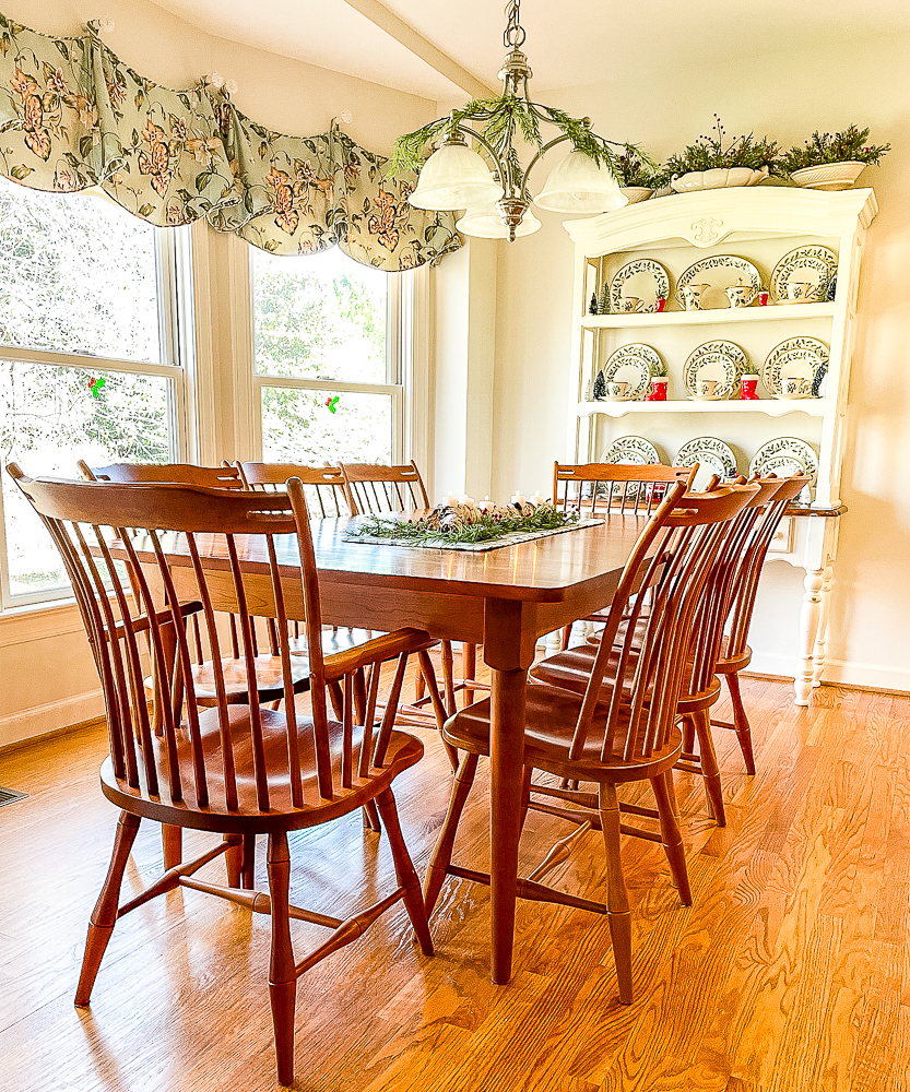 breakfast room decorated for Christmas