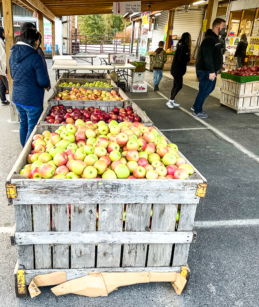 Apples for sale at Gross' Orchard in Bedford County, VA